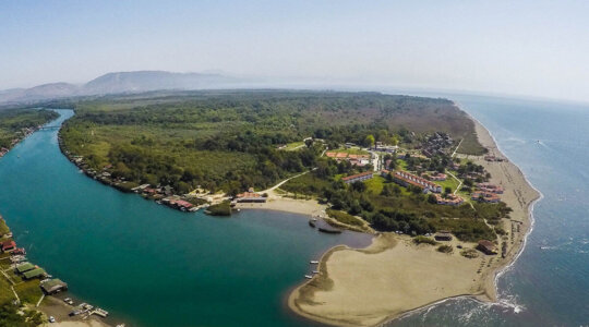 luchtfoto van Naturisten resort Ada Bojana
