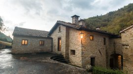 Naturistenaccommodatie Borgo Corniolia is een bed & breakfast in het mooie Toscane