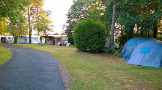 Tenten en caravans, alles kan op naturistencamping Domaine du Coq Rouge