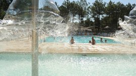 Mooie buiten zwembad op naturistencamping Euronat