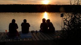 zonsondergang aan het meer bij Naturistencamping am Rätzsee