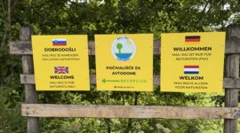 Naturistencamping Mal Raj in Slovenië met groene omgeving, kampeerplaatsen en zwemplezier