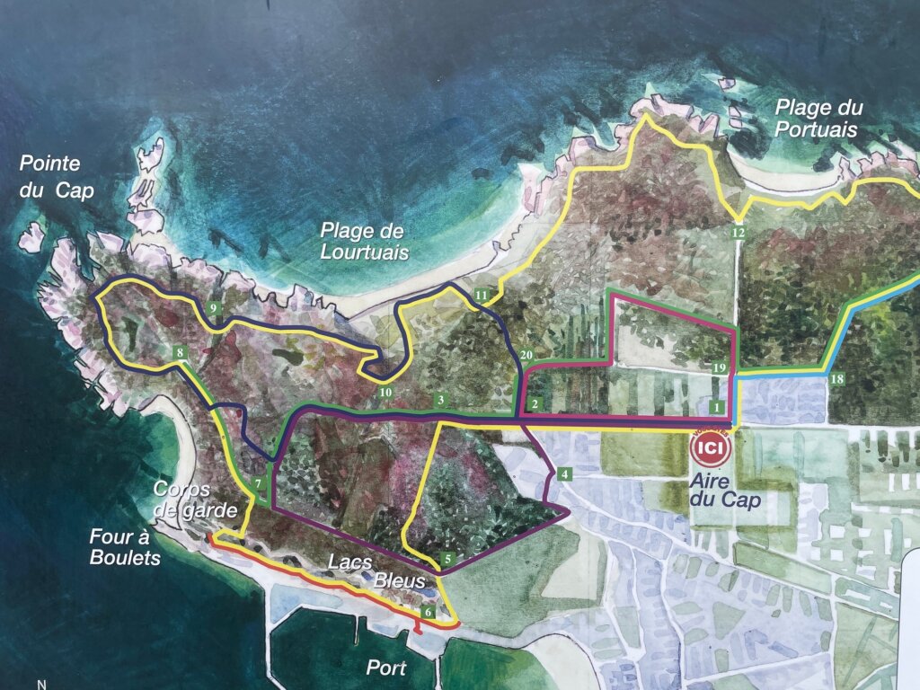 Plattegrond met kust van Naaktstrand Plage de Lourtuais,