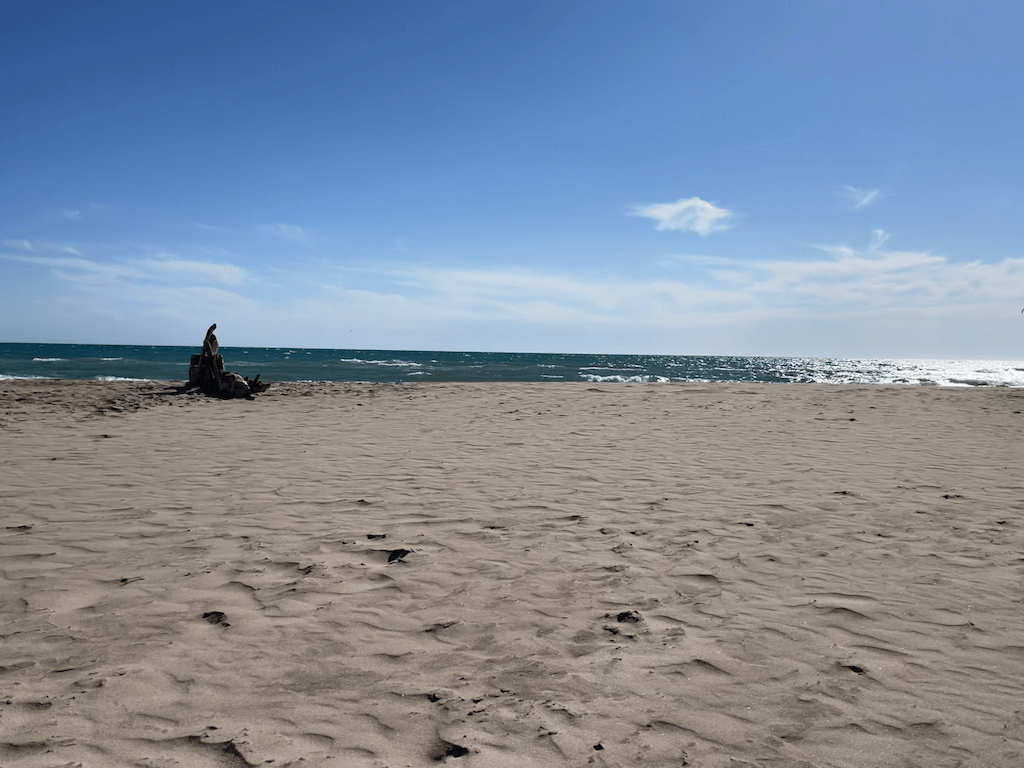 Naaktstrand Plage de Piémanson is een uitgestrekt zandstrand