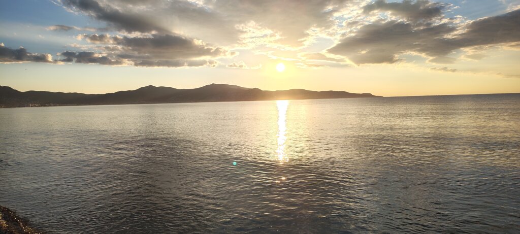 Zonsondergang op Naaktstrand Platja de Can Comes op BlootKompas!