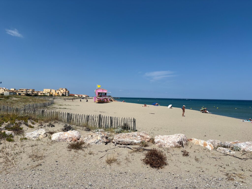 Naaktrecreatie op het strand van Port-Leucate ligt in Zuid-Frankrijk