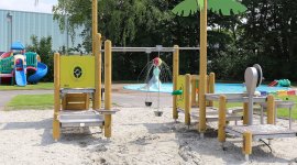 Speeltuin en kinderbadje van Tropiqua waar je naakt mag zwemmen