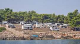 camperplaatsen van camp Nudist op Naaktstrand Vrboska Hvar