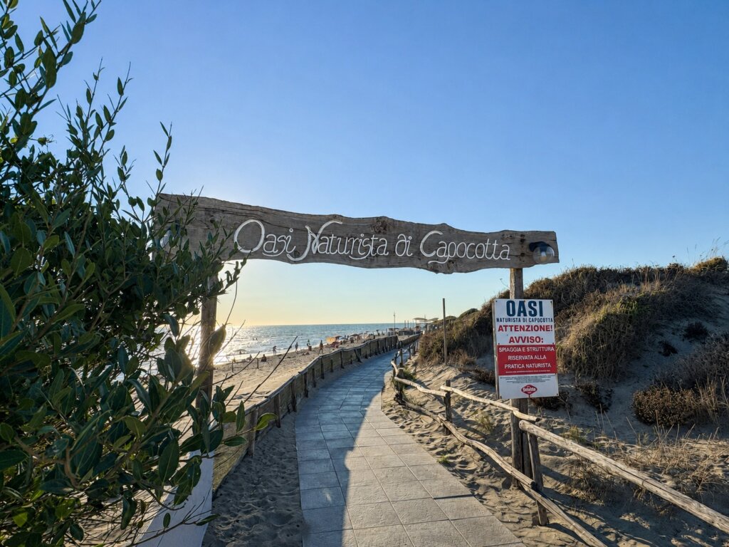 Toegangspad naar Naaktstrand Oasi Naturista Di Capocotta
