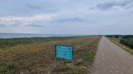 bord met Naaktstrand aanduiding op Brøndby Strand