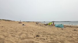 zonnende mensen op Plage Naturiste Erdeven-Kerminihy