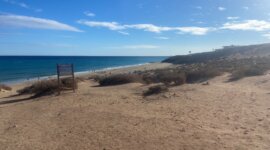 zicht op Naaktstrand Playa Esmeralda