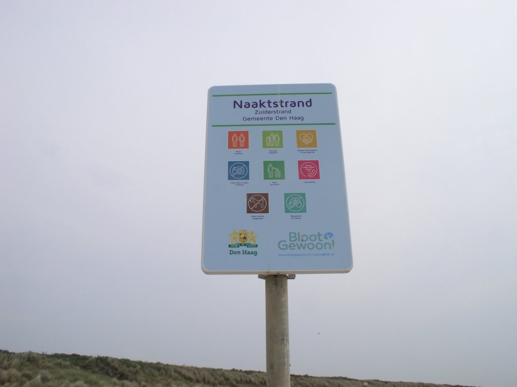 Naaktstranden Scheveningen en Westduinpark voorzien van nieuwe borden