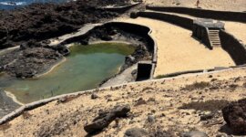 natuurlijk zwembassin op Naaktstrand Charco del Palo