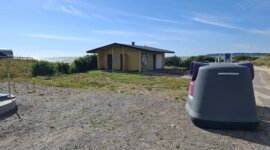naaktstrand lynga bad heeft toiletfaciliteiten