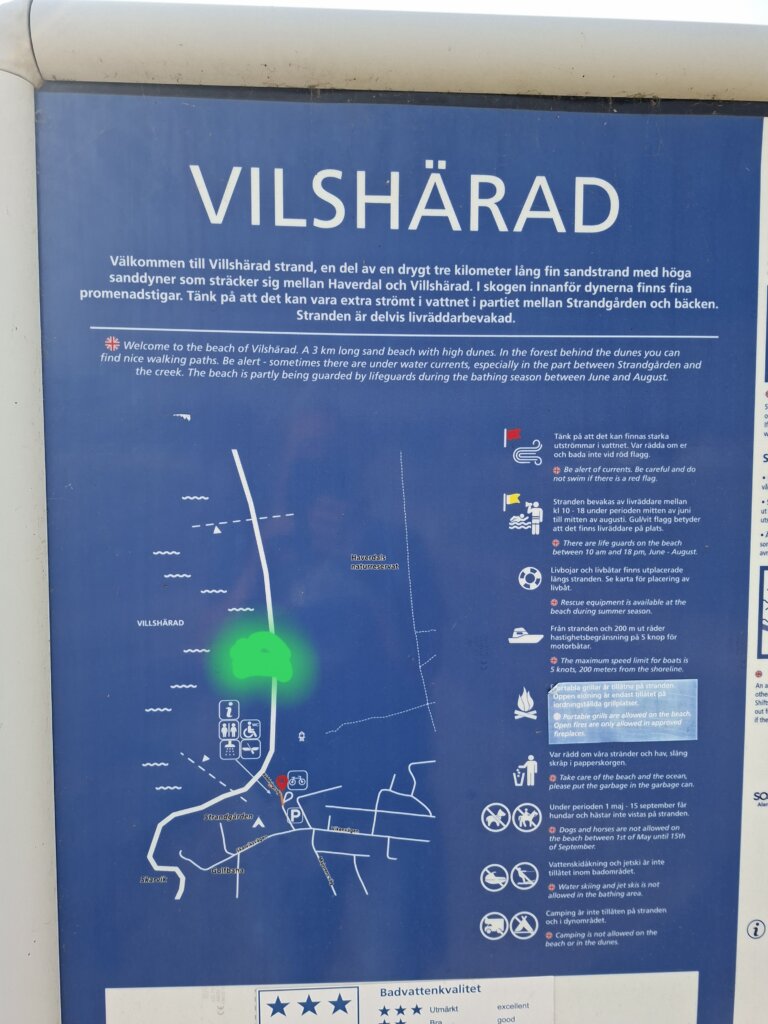 informatiebord op naaktstrand lynga bad in Zweden