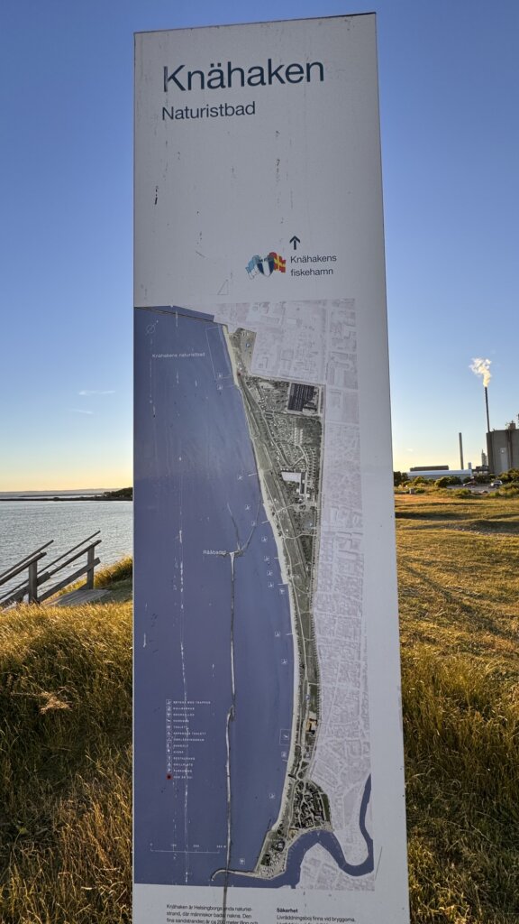 bord met locatieaanduiding Naaktstrand Knähaken