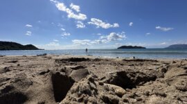 bloot badend persoon op Naaktstrand Melia Dahfni