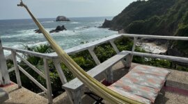 loungen met zeezicht op naturisten accommodatie villa akia
