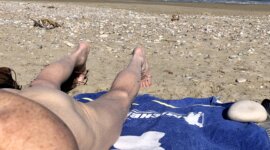 Zonaanbidder op Naaktstrand Nudisme Cala Cabanes in Spanje