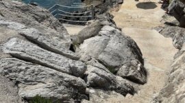 betonnen trap naar terras Naaktstrand Hotel Croatia Cavtat