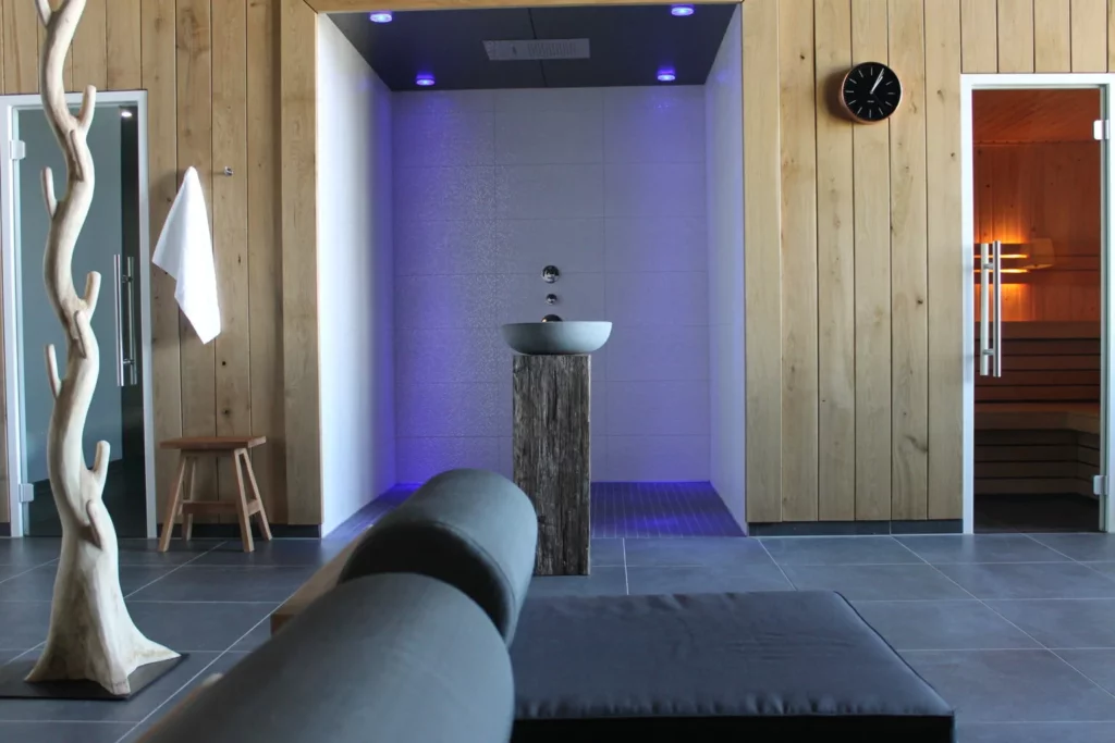 Rustgevende Spa Woolness met verwarmd zwembad, sauna en lounge bij Boutique Hotel Texel