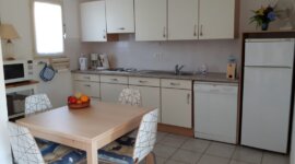 ingerichte keuken in Naturisten Accommodatie Aphrodite Village 713
