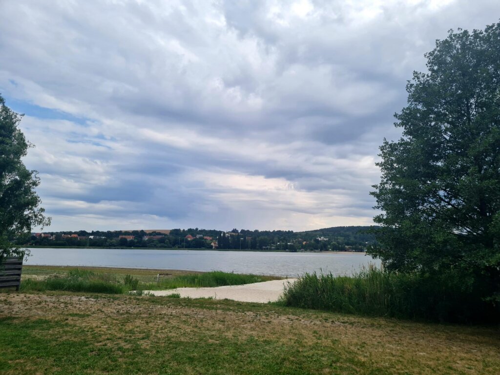 Naturistencamping Kemp Ustek ligt aan natuurwater